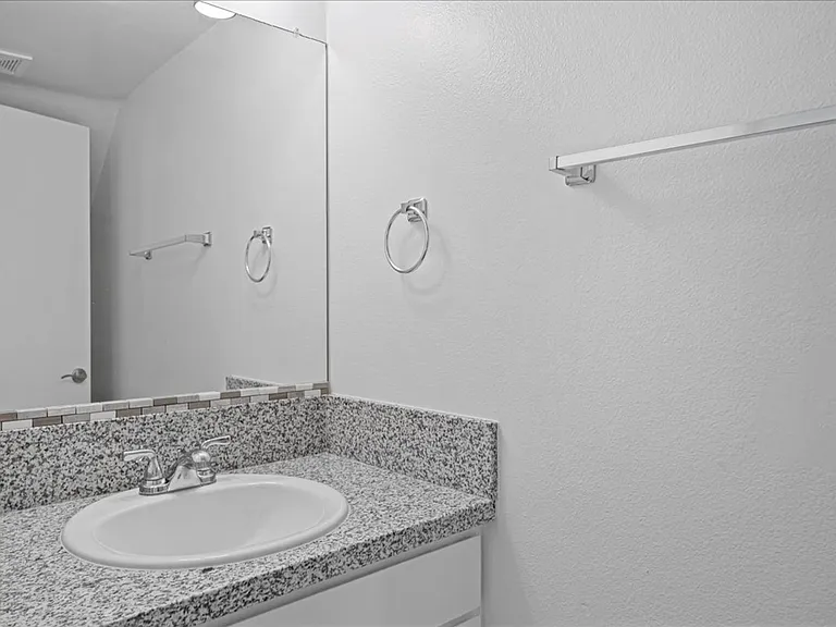 18547 Saticoy St #10 — Photo 9
