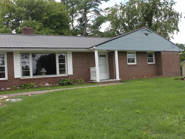 110 Rosehill Dr, Christiansburg, VA 24073