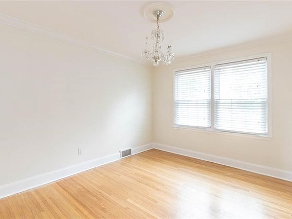2nd image of 30 Hyledge Dr
