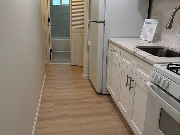 5th image of 8 Colonial Dr APT 10