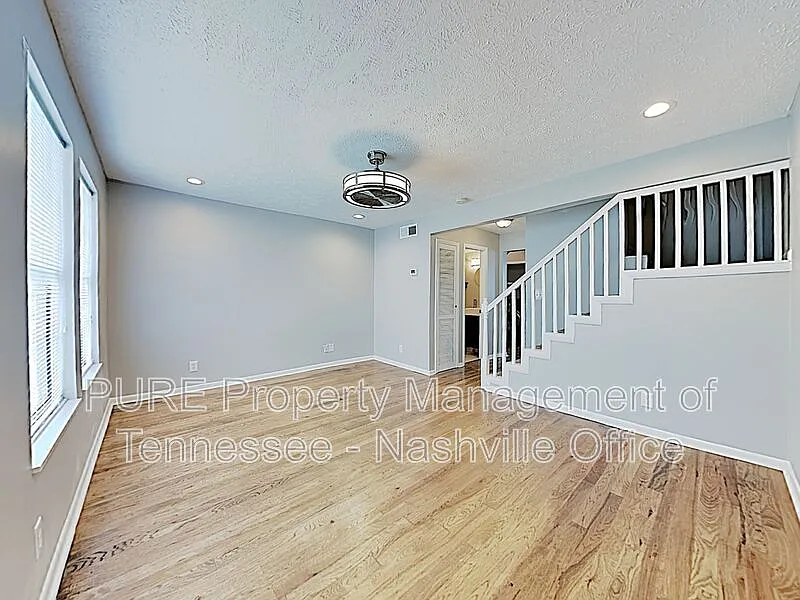 613 Eastboro Dr #B