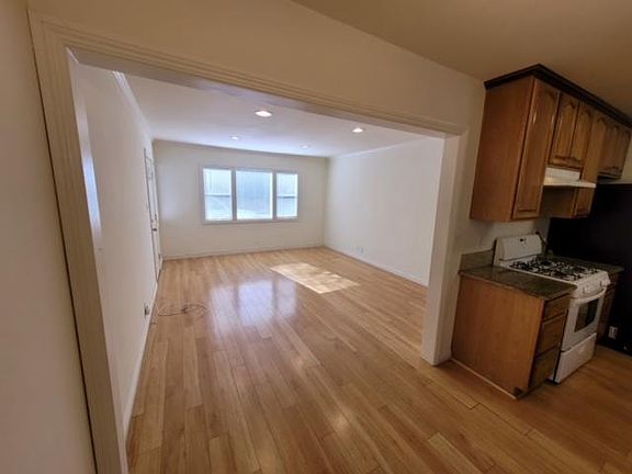 3rd image of 10319 1/2 Mount Gleason Ave