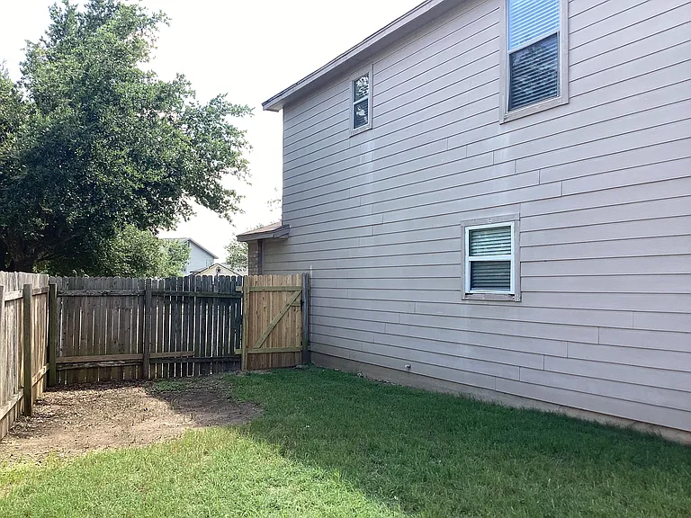113 Hays Forest Cv — Photo 23