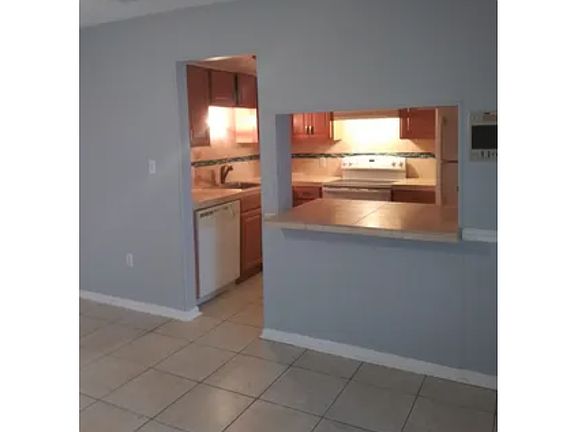 5th image of 35 Arthur Ct #35