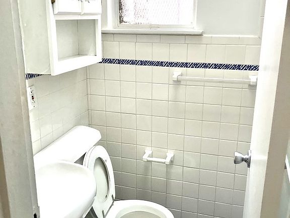 4th image of 237 E 79th St APT 4-A