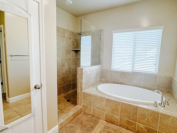 4th image of 6100 Provincetown Ave #1