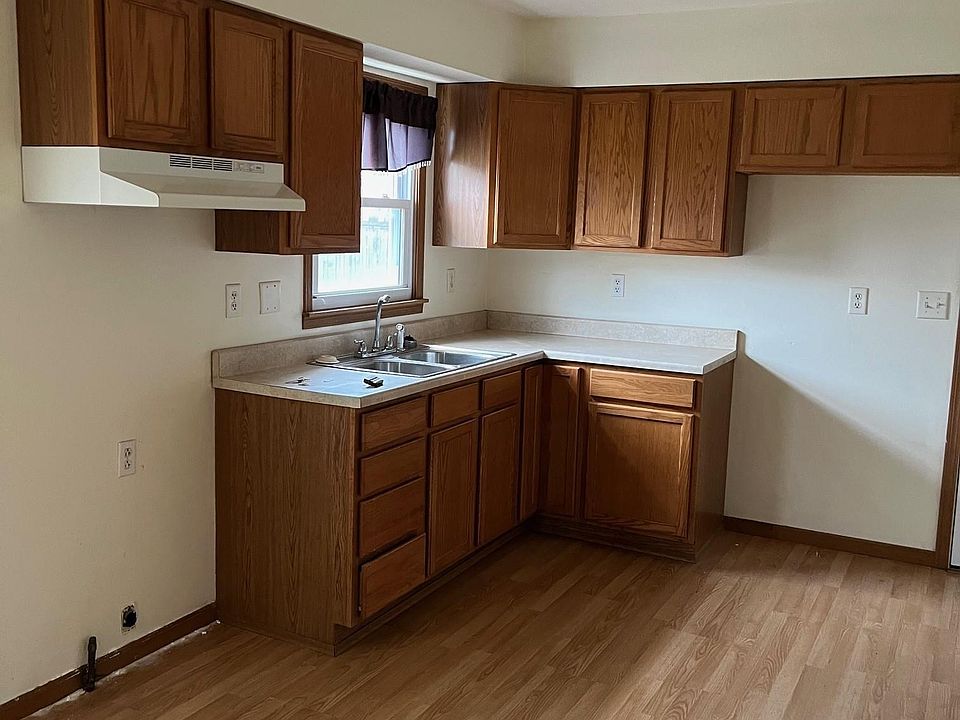2nd image of 901 Lincoln St
