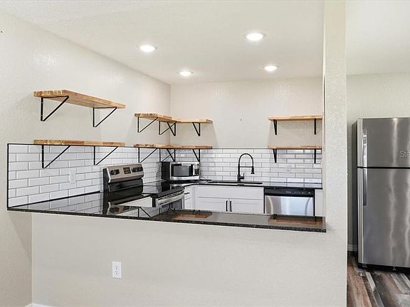 3rd image of 205 ANDOVER PLACE N #119