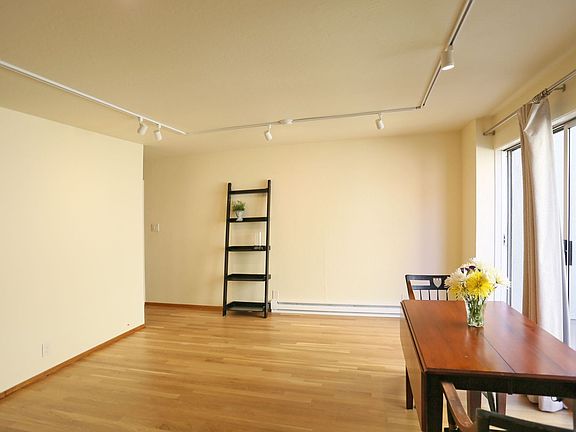 5th image of 439 Greenwich St
