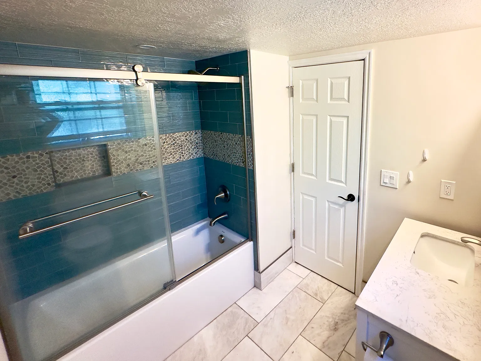4 bed, 2050 sqft, $2,500 — Photo 3