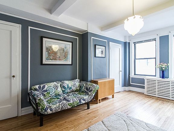 3rd image of 457 W 57th St #1114