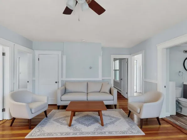5A Ropes St APT 1, Salem, MA 01970