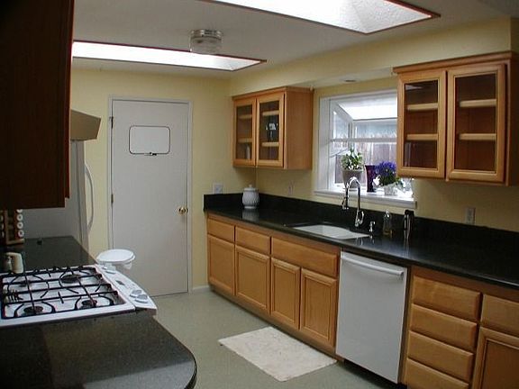 3rd image of 1481 SE 9th St