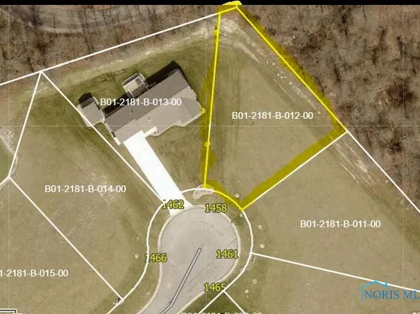 1458 Lee Ann Ave, Defiance, OH 43512