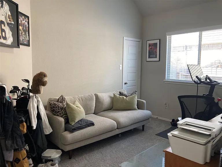 1133 Wandering Brook St — Photo 4