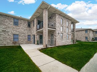 947 Oak Dr, Crown Point, IN