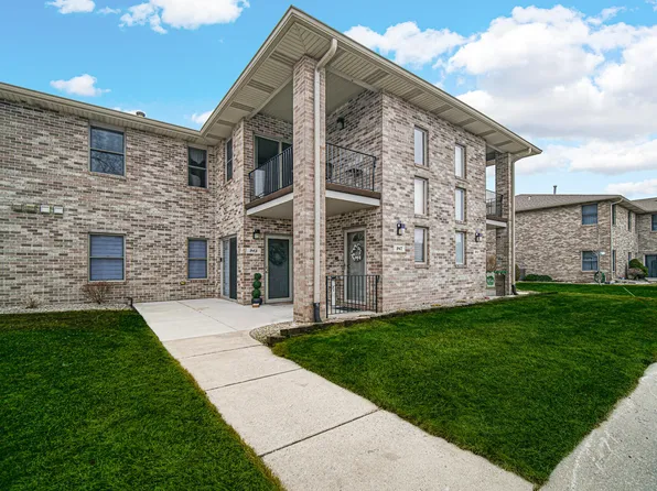 947 Oak Dr, Crown Point, IN 46307