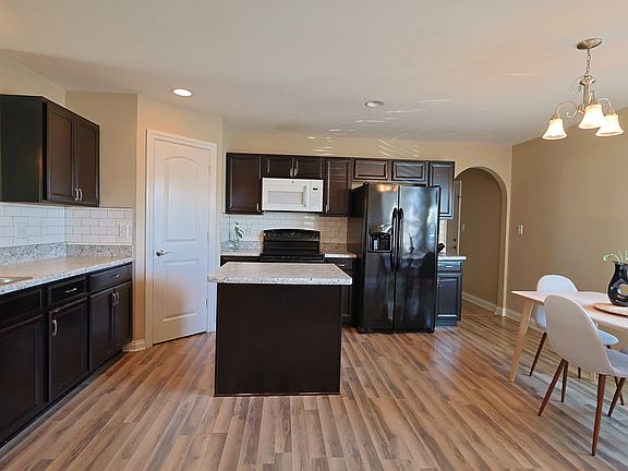 4th image of 616 Albermarle Dr