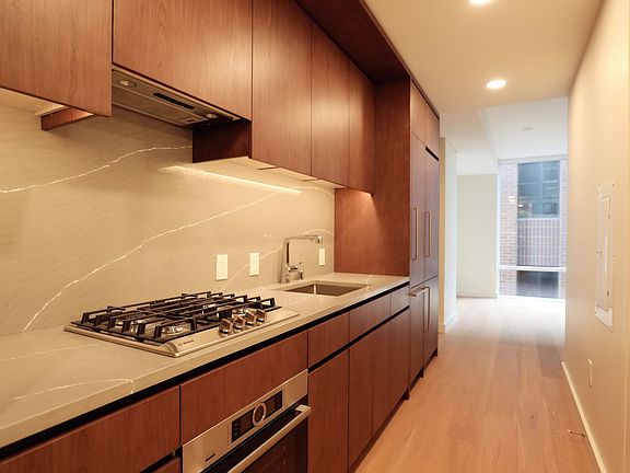 2nd image of 1306-3205 Stewart St #1306-3205-