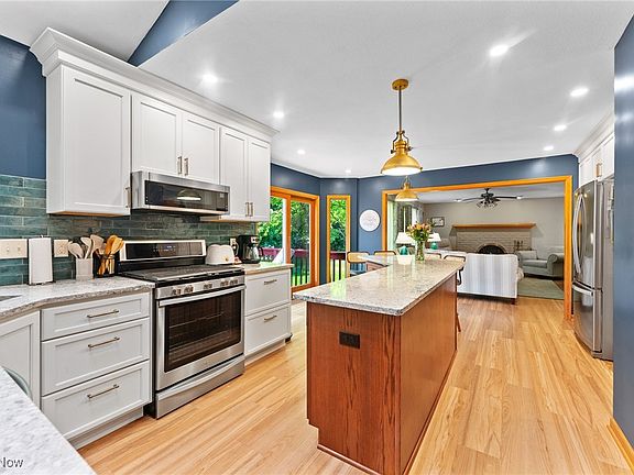 5th image of 7701 Huntington Dr