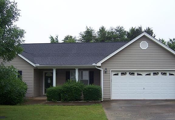2nd image of 200 Lily Pond Ln
