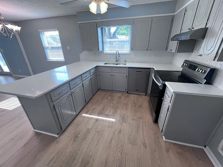 113 Cornwall Ct — Photo 9