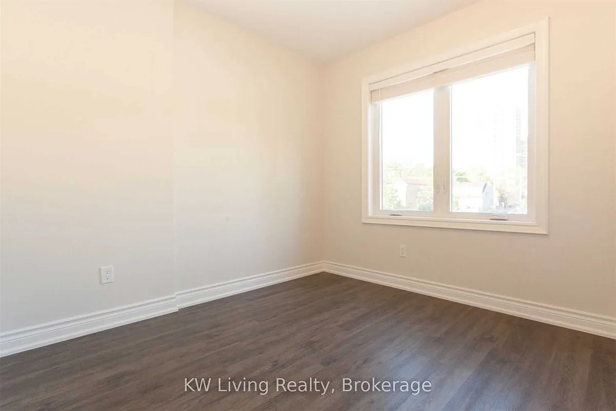 Building Photo - 247 Chisholm Ave #3