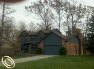 6223 Wood Pond Rd, West Bloomfield, MI 48323