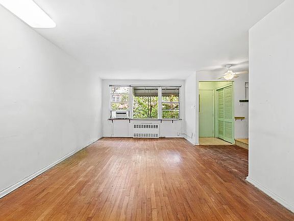 5th image of 2621 Haring St