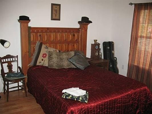 2nd image of 300 Maple Ave APT 1
