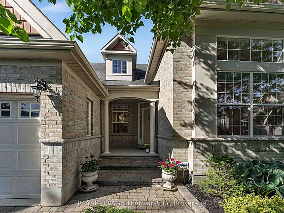 4th image of 32 Silverthorn Ct