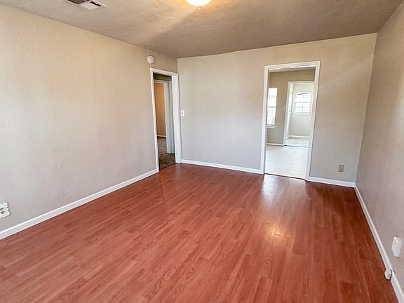 3rd image of 2231 NW 26th St