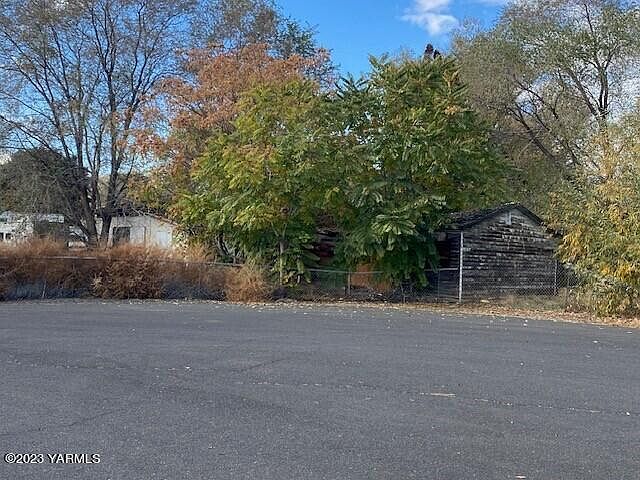 2nd image of 803 Pioneer Ln
