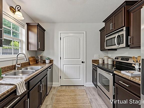 4th image of 1307 Whitt Ln
