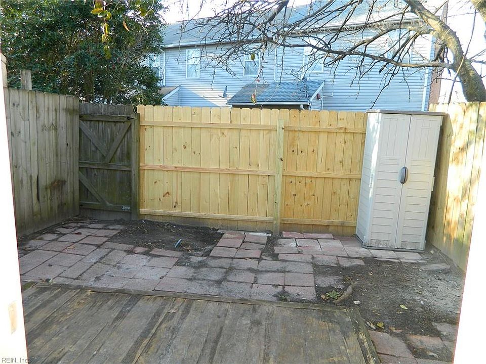 2nd image of 818 Wickford Dr