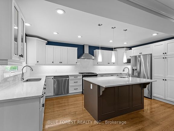 5th image of 935 Country Club Pl