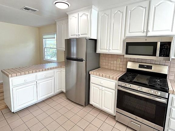 3rd image of 2807 N Valley Dr