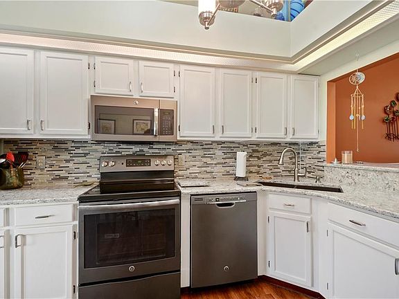 5th image of 12233 Augusta Woods Cir