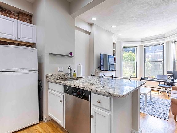 4th image of 549 Columbus Ave APT 1