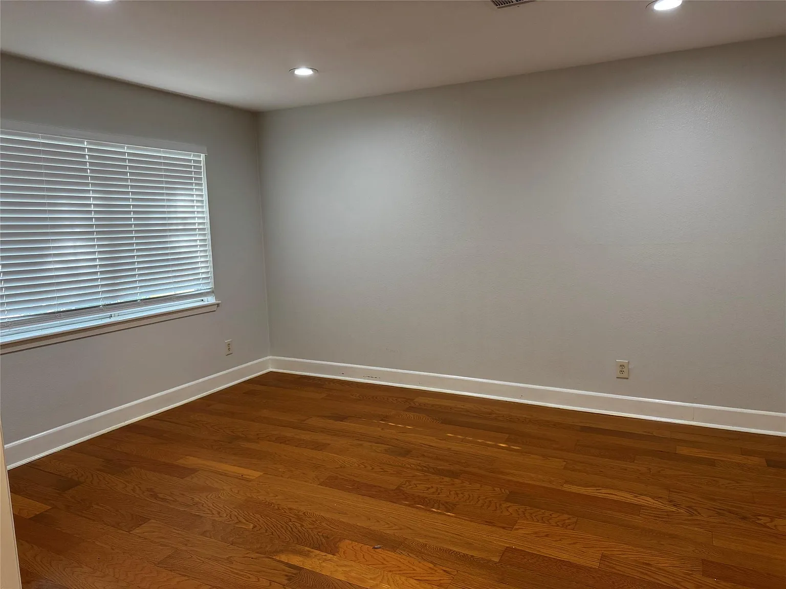 3 bed, 2.0 bath, 1692 sqft, $1,825 — Photo 2