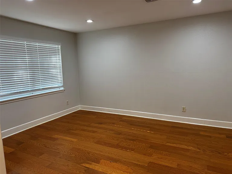 12119 Dunlap St — Photo 2