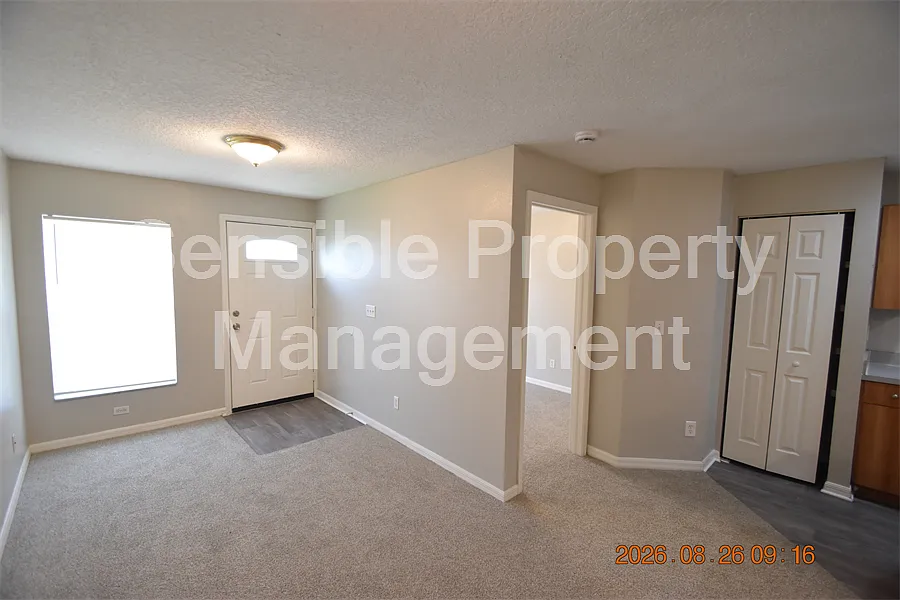 3 bed, 810 sqft, $1,595 — Photo 4