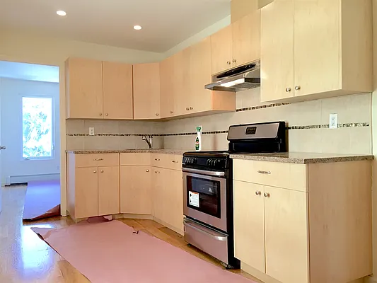 Rented by Capri Jet Realty Corp | media 17