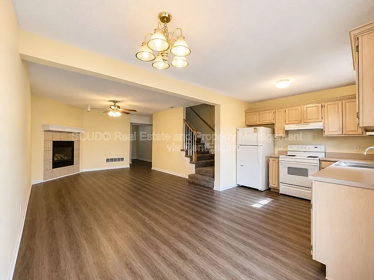 10633 N Locust Ct — Photo 3