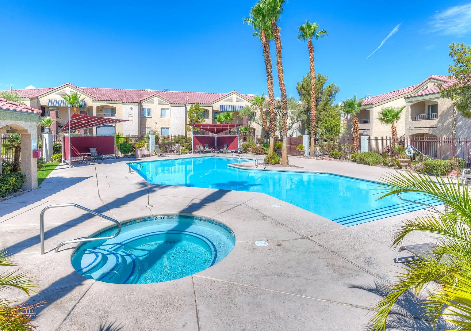 Gated 2 bedroom condo with new LVP flooring! — Photo 1