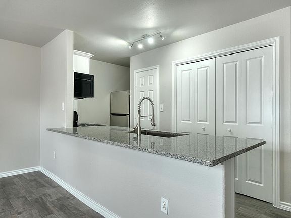 5th image of 107 Castleberry Ct #D
