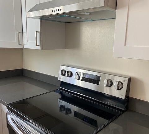 5th image of 850 Roble Ave APT A