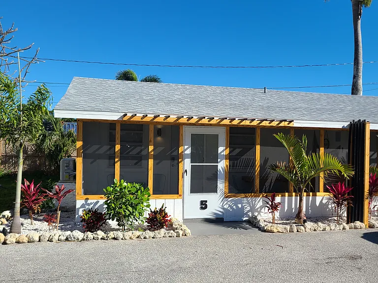 10117 Cortez Rd W — Photo 1