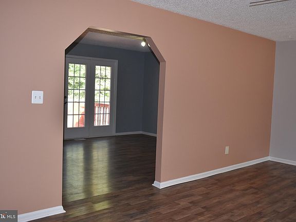 4th image of 23 Woodbine Dr