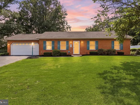 654 Shadyside Dr, Chambersburg, PA 17202